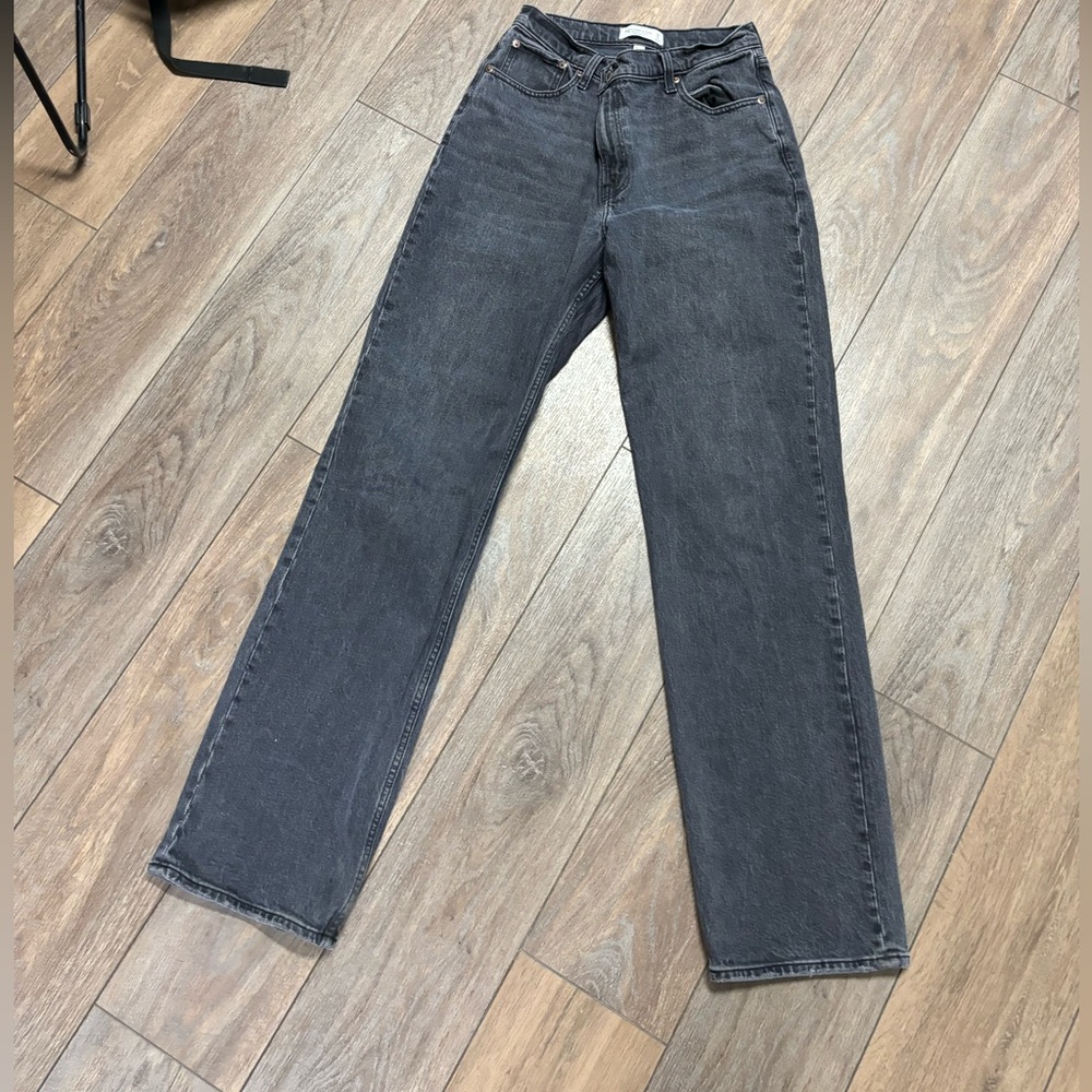 Abercrombie & Fitch,The 90s Relaxed Jean
High Rise, 28 6xl, Color Black